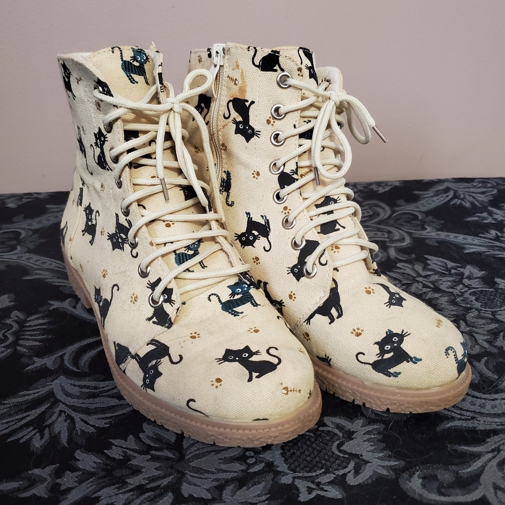 Beige Cat Pattern Canvas Boots